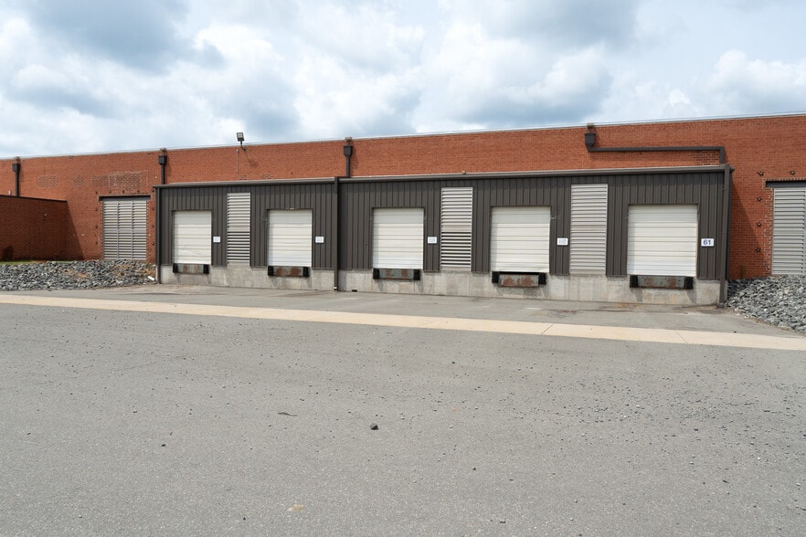 401 W Hanes Mill Rd, Winston-Salem, NC for lease - Building Photo - Image 3 of 13