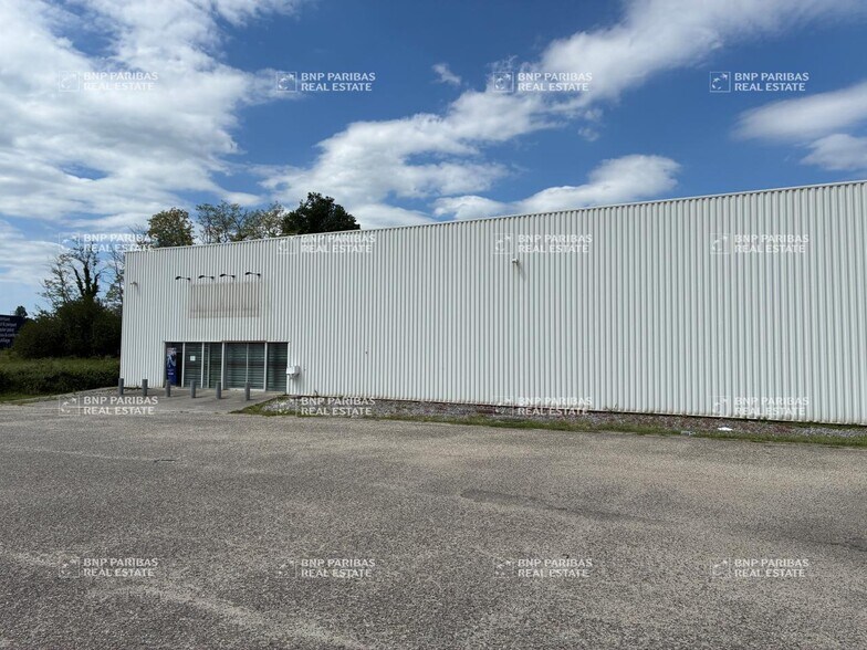 Retail in Pessac for lease - Building Photo - Image 3 of 5