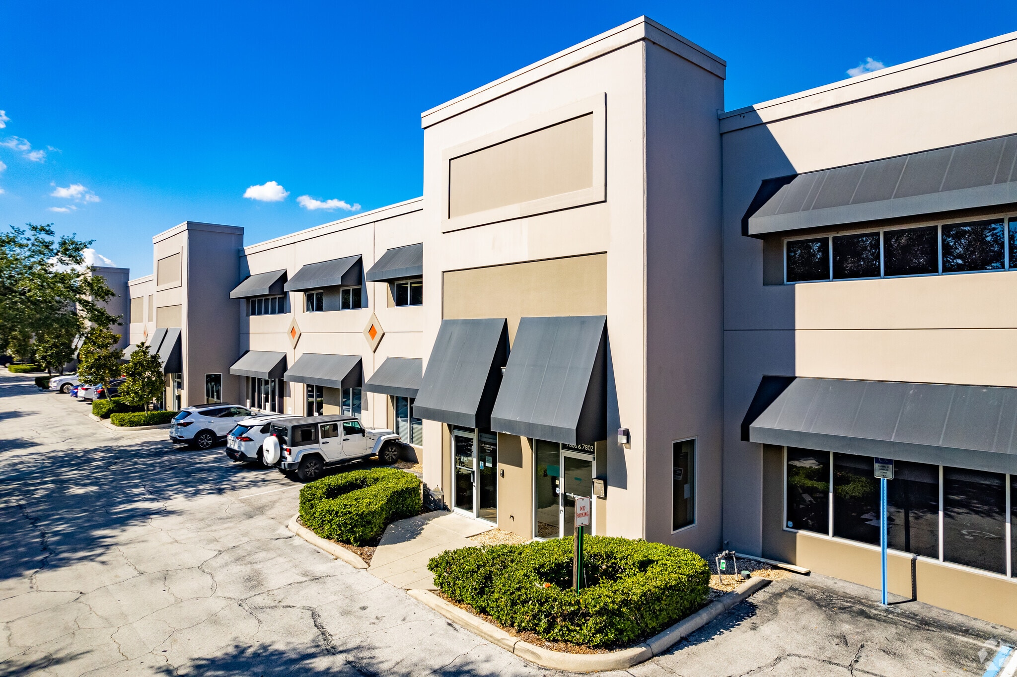 7802 Kingspointe Pky, Orlando, FL for lease Building Photo- Image 1 of 34