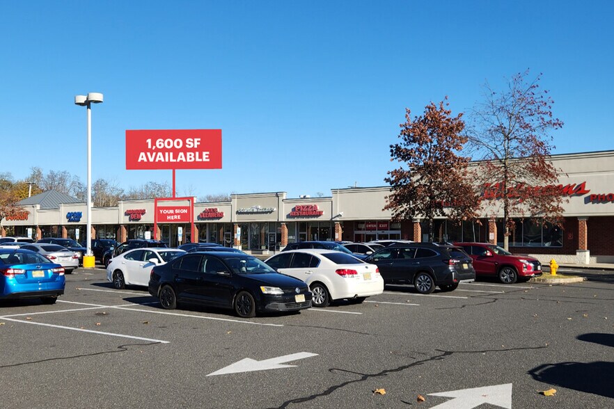 3241 Hwy 9, Freehold, NJ à louer - Photo du bâtiment - Image 1 de 10