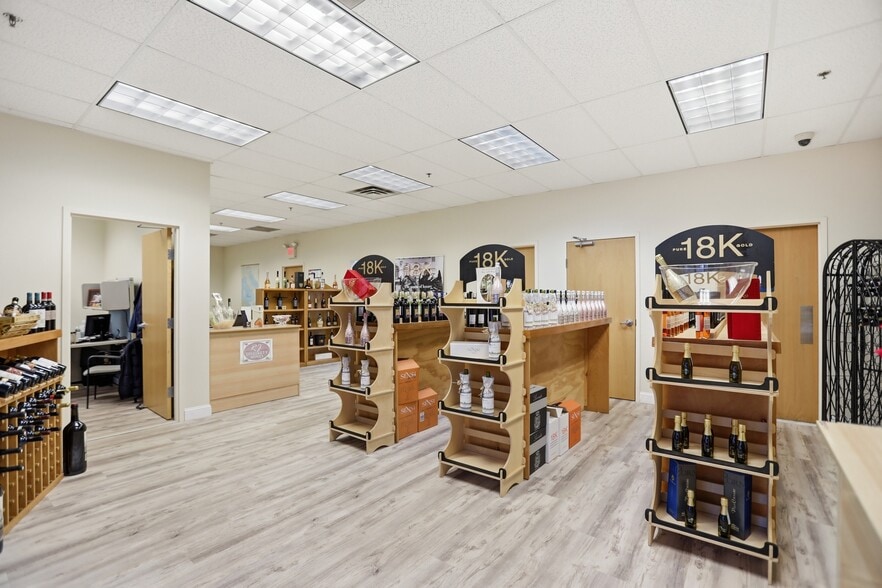 678 Andover St, Lawrence, MA for lease - Building Photo - Image 2 of 25