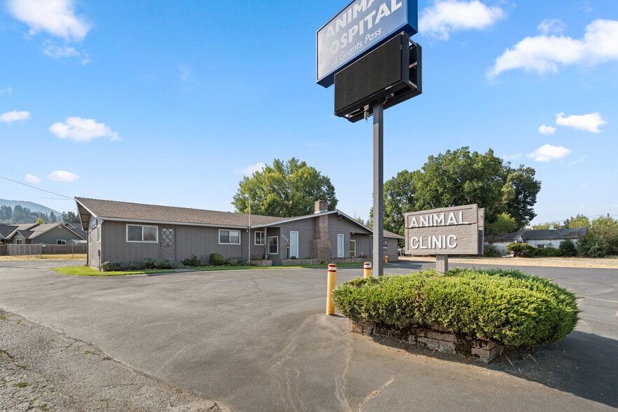 1777 Williams Hwy, Grants Pass, OR for sale - Building Photo - Image 3 of 3