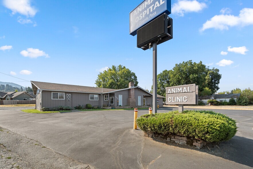 1777 Williams Hwy, Grants Pass, OR à vendre - Photo du bâtiment - Image 3 de 3