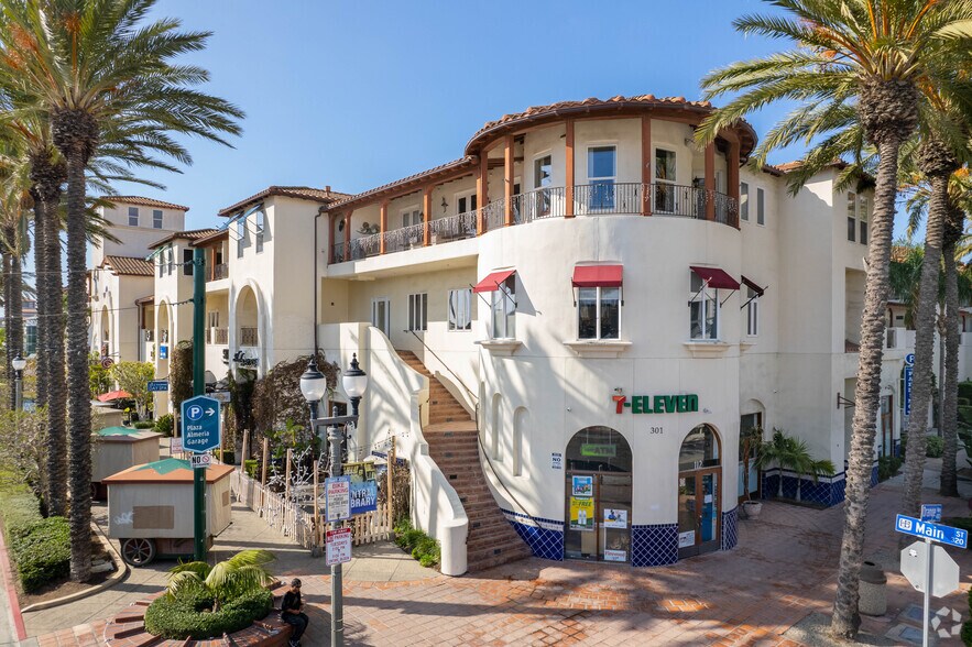 301 N Main St, Huntington Beach, CA à louer - Photo du bâtiment - Image 3 de 7