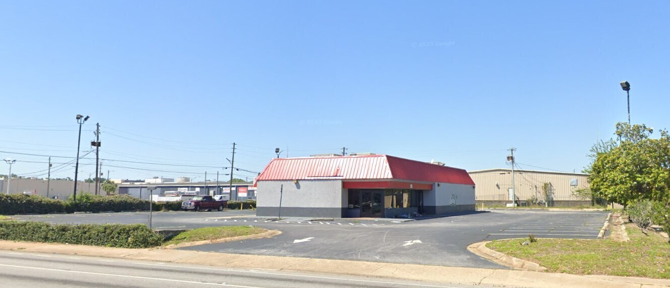 1570 W Fairfield Dr, Pensacola, FL à vendre Photo principale- Image 1 de 5