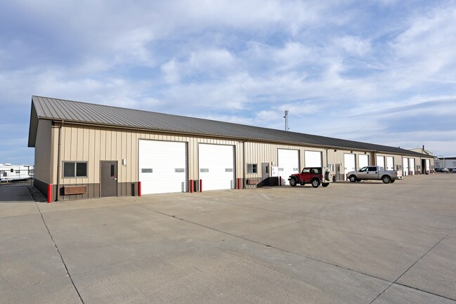 Plus de détails pour 1300-1310 N 14th St, Indianola, IA - Industriel à louer