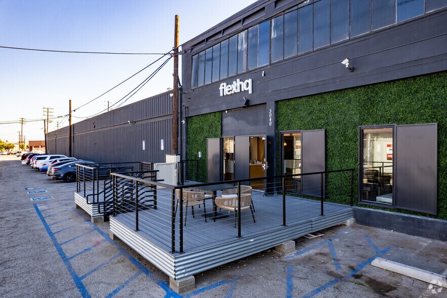 3040 E 12th St, Los Angeles, CA à louer - Photo du bâtiment - Image 1 de 20