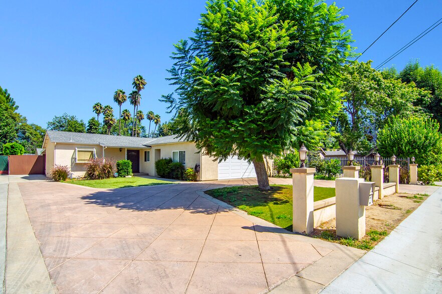 22839 Dolorosa St, Woodland Hills, CA à louer - Photo du bâtiment - Image 2 de 45