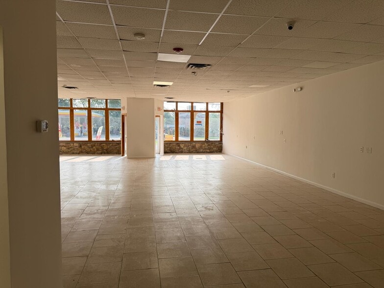 15 S Route 9W, West Haverstraw, NY for lease - Building Photo - Image 3 of 8