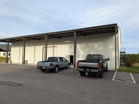 7,600 SF Air Conditioned Warehouse for Lease - Entrepôt