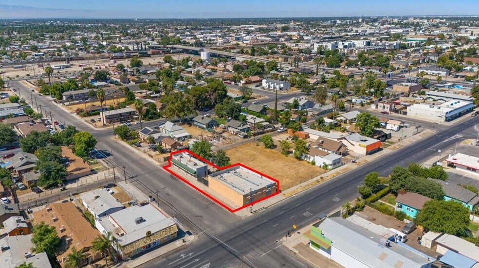 1039 Niles St, Bakersfield, CA à vendre - Photo du bâtiment - Image 2 de 14