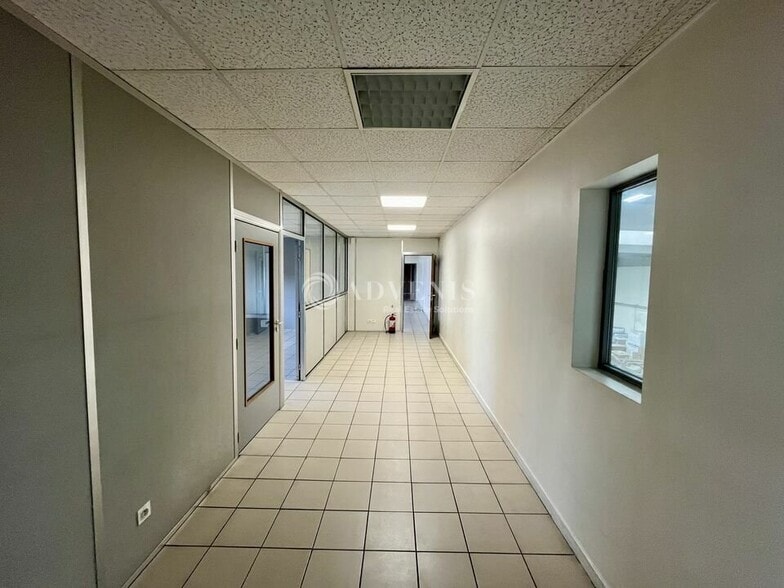 18 Rue Jules Vercruysse, Argenteuil for lease - Interior Photo - Image 3 of 10