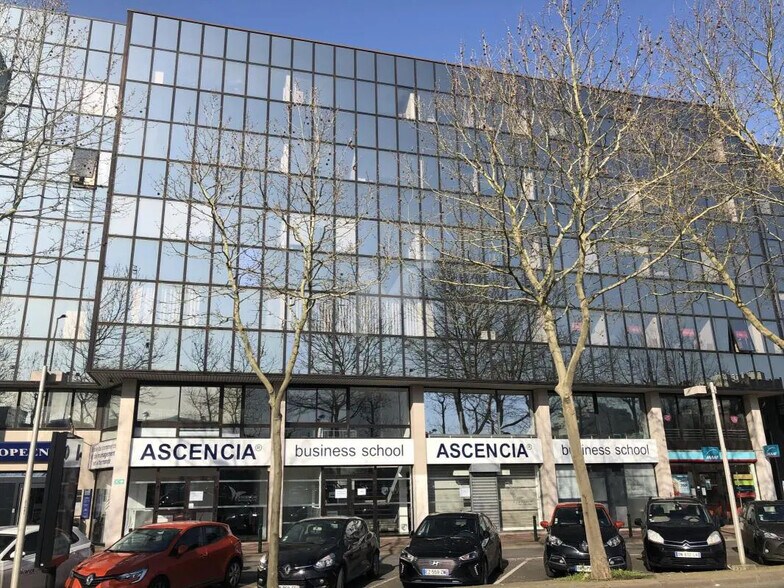 Commerce de détail dans Évry-Courcouronnes à louer - Photo du bâtiment - Image 3 de 11