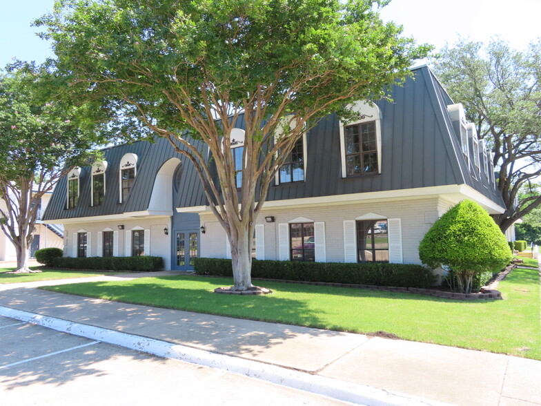 1636 N Hampton Rd, DeSoto, TX for lease - Building Photo - Image 1 of 26