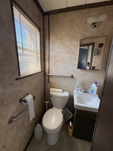 95 Franklin Ave, Valley Stream, NY à vendre - Photo du bâtiment - Image 3 de 8