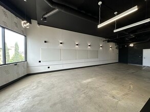 18607 Ventura Blvd, Tarzana, CA for lease Building Photo- Image 1 of 4