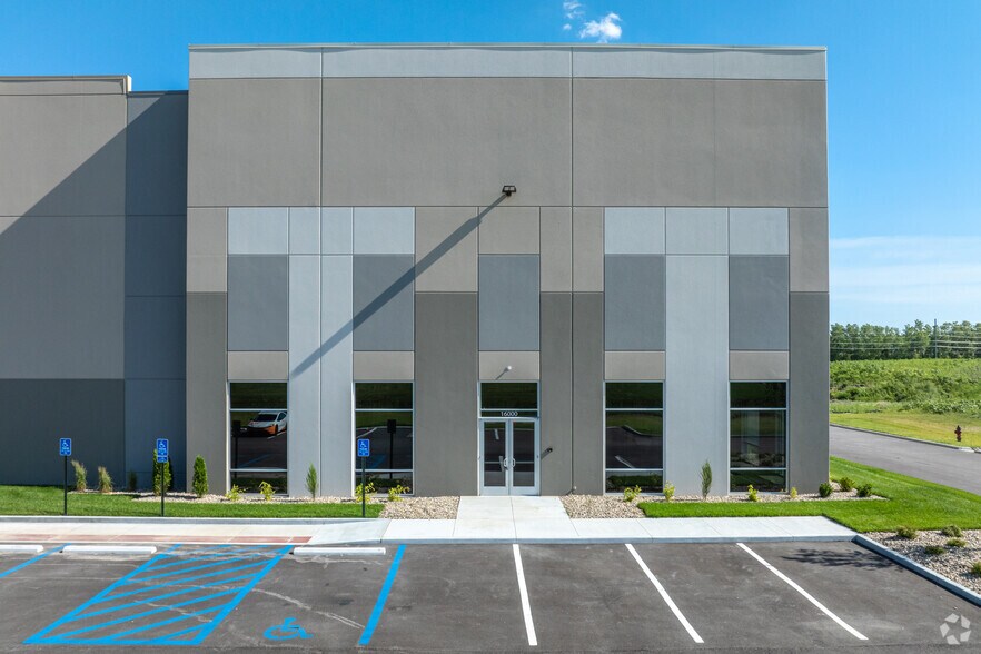 12501 Spencer Rd, Saint Peters, MO à louer - Photo du bâtiment - Image 2 de 8