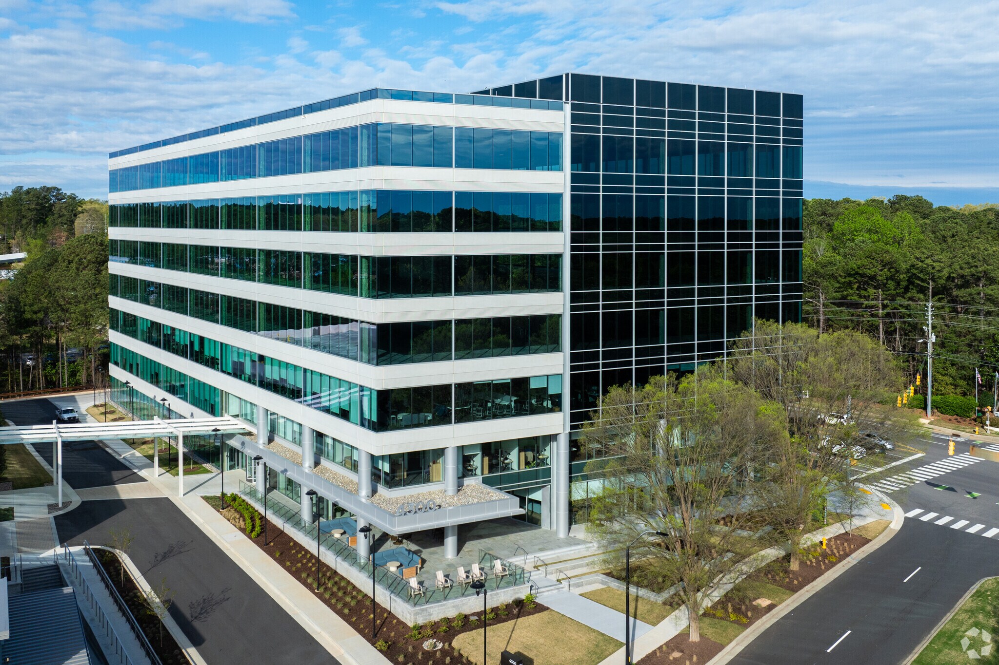 4300 Edwards Mill Rd, Raleigh, NC à louer Photo principale- Image 1 de 23