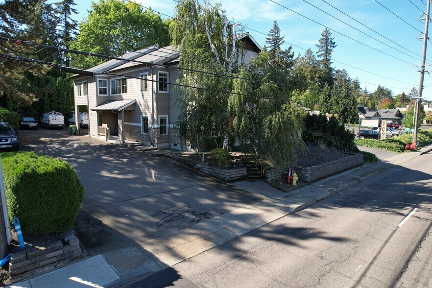 9570 SW Beaverton Hillsdale Hwy, Beaverton, OR à vendre - Photo du bâtiment - Image 2 de 11