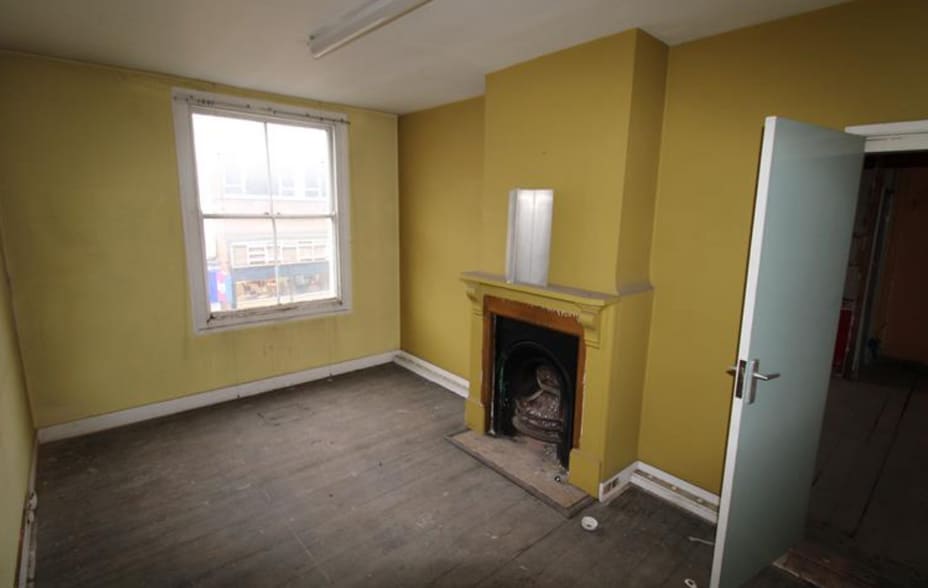 33 Castle St, Hinckley for lease - Interior Photo - Image 2 of 6