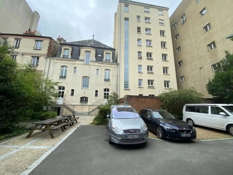 Office in Rennes for lease - Building Photo - Image 2 of 12