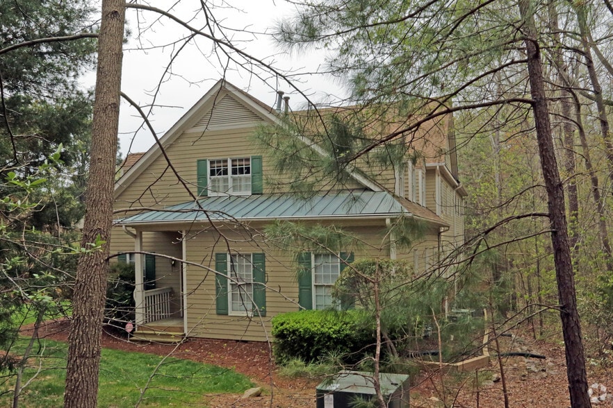 5561 McNeely Dr, Raleigh, NC à louer - Photo du bâtiment - Image 2 de 22