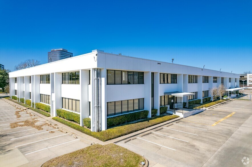 16650 Greenbriar Plaza Dr, Houston, TX for lease - Building Photo - Image 1 of 5
