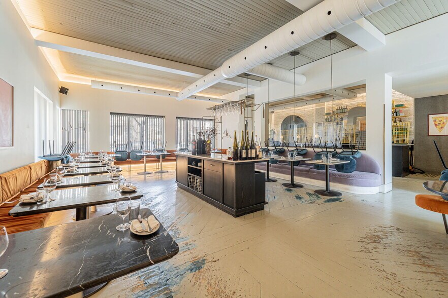 5090-5092 St Notre-Dame O, Montréal, QC for sale - Interior Photo - Image 2 of 32