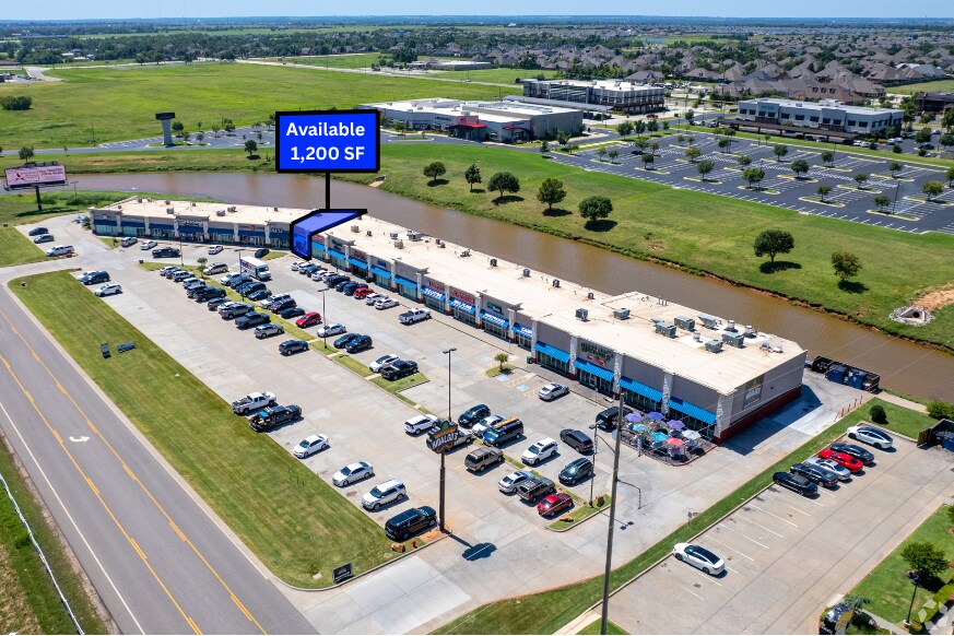 2713-2745 S I-35 Service Rd, Moore, OK à louer - Photo du bâtiment - Image 3 de 6