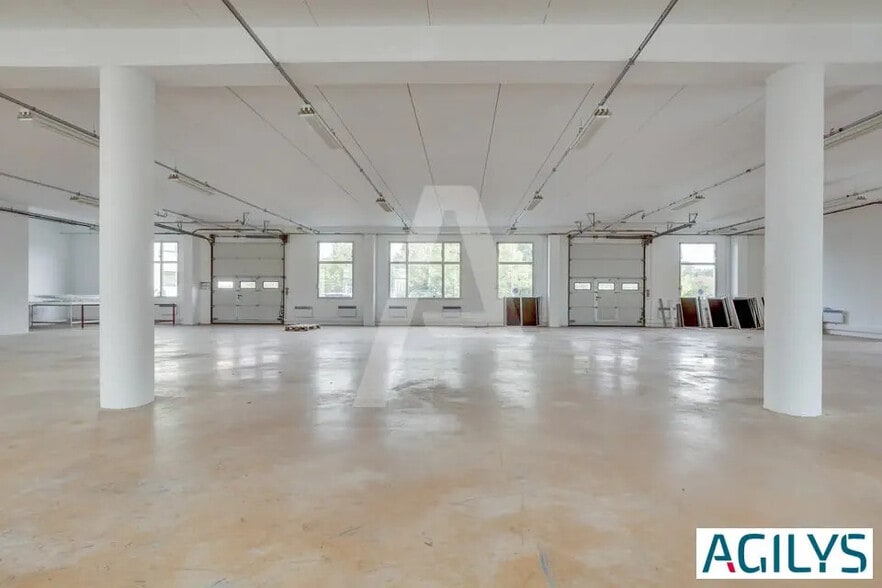 Flex in Les Ulis for lease - Interior Photo - Image 3 of 8