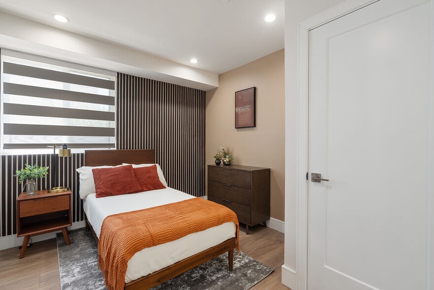 1341 N Mariposa Ave, Los Angeles, CA à vendre - Photo du bâtiment - Image 3 de 25