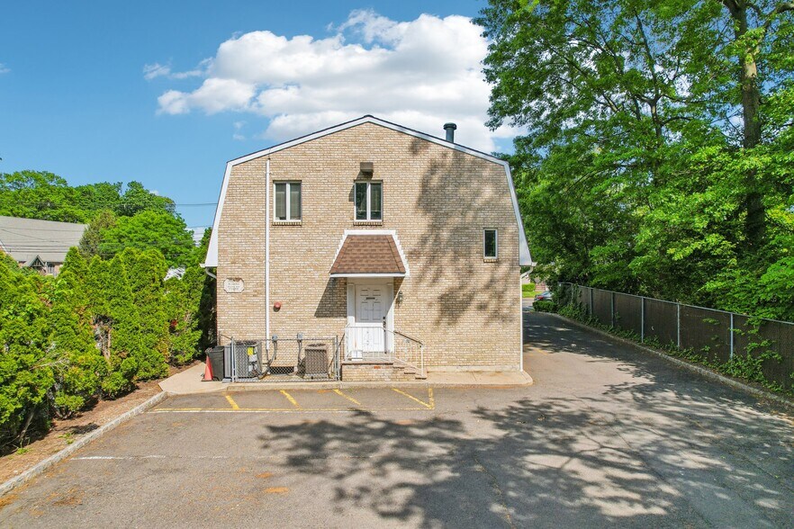 1530 Saint Georges Ave, Rahway, NJ à vendre - Photo du bâtiment - Image 3 de 8