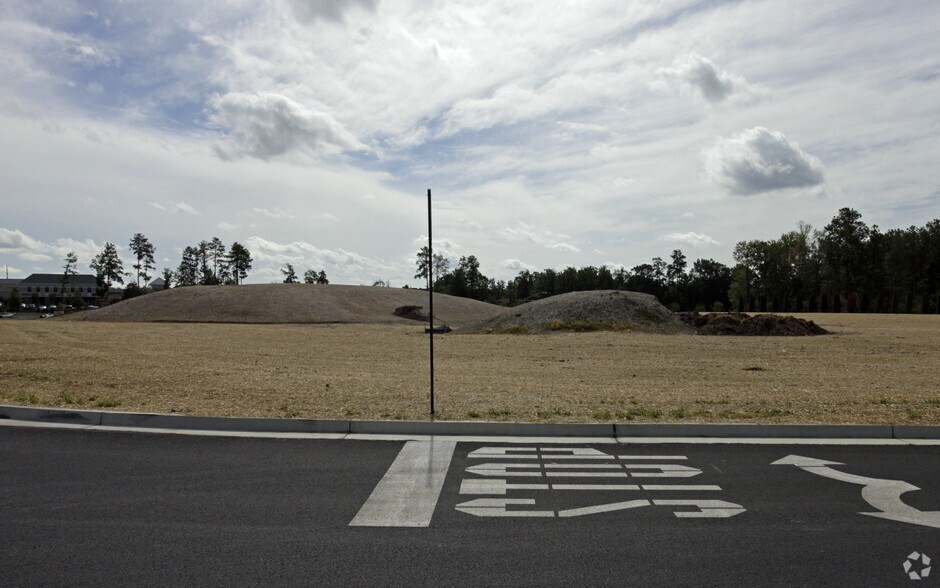 11801 W Broad St, Richmond, VA à louer - Photo du bâtiment - Image 2 de 5