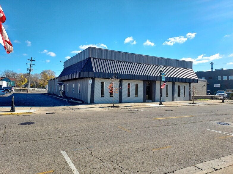 220 N Main St, Adrian, MI à vendre - Photo du bâtiment - Image 2 de 9