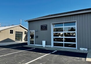 1055 E 54th St, Indianapolis, IN for lease Interior Photo- Image 2 of 6