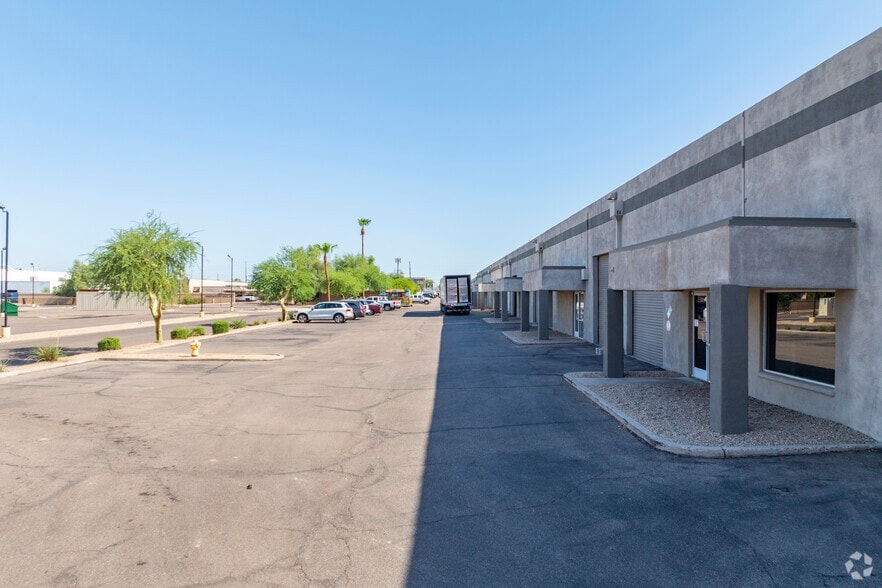 1826 W Broadway Rd, Mesa, AZ à louer - Photo du bâtiment - Image 3 de 7
