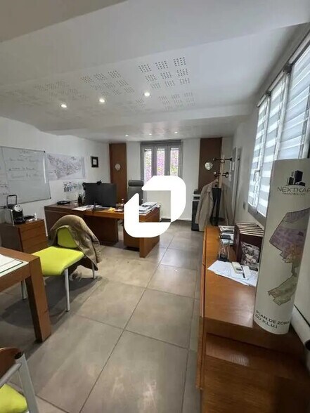 Bureau dans Bobigny à louer - Photo du bâtiment - Image 2 de 8