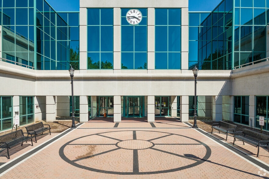 100 Passaic Ave, Fairfield, NJ for lease - Building Photo - Image 3 of 6