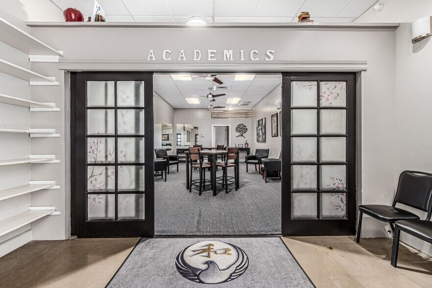 3173 E Chandler Blvd, Phoenix, AZ à vendre - Photo intérieure - Image 3 de 45