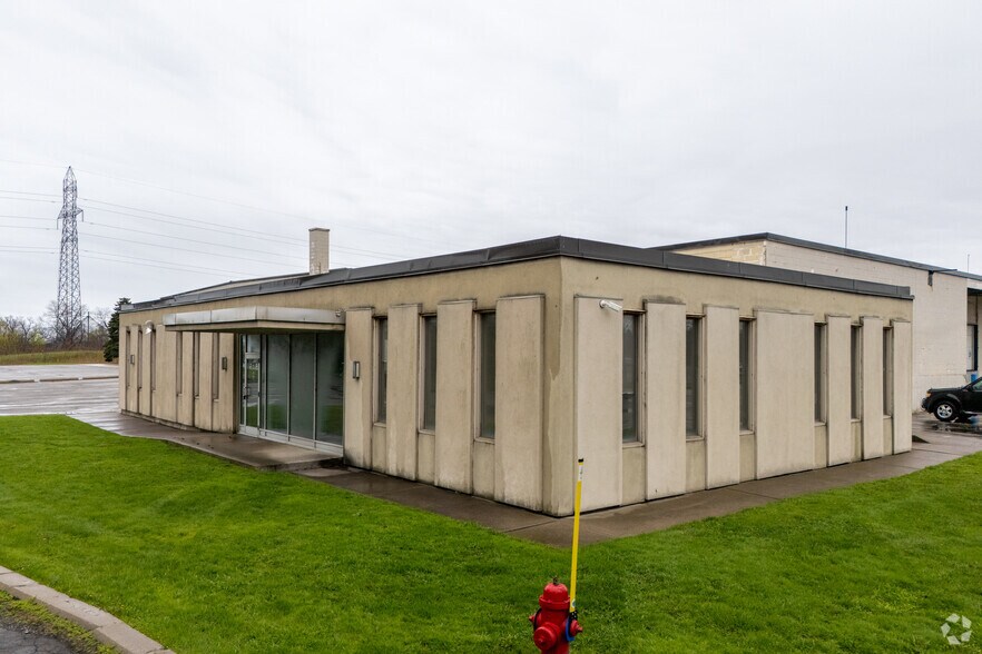 590 Nash Rd, Hamilton, ON à louer - Photo du bâtiment - Image 3 de 3
