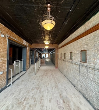 More details for 226 Main St, Woodstock, IL - Retail for Lease