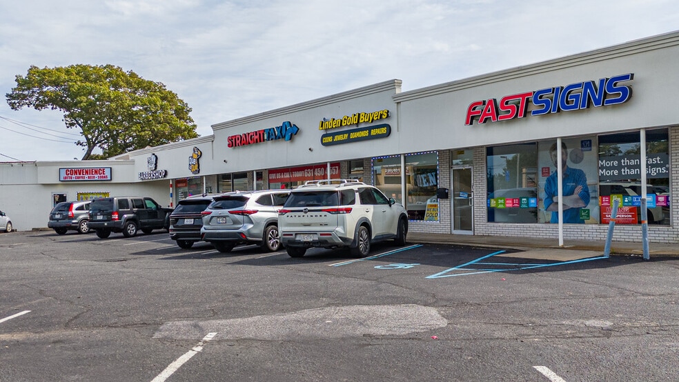 180-196 W Sunrise Hwy, Lindenhurst, NY for sale - Building Photo - Image 2 of 6