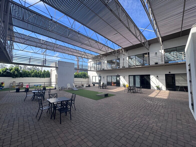 4801 E McDowell Rd, Phoenix, AZ à louer - Photo du bâtiment - Image 2 de 7