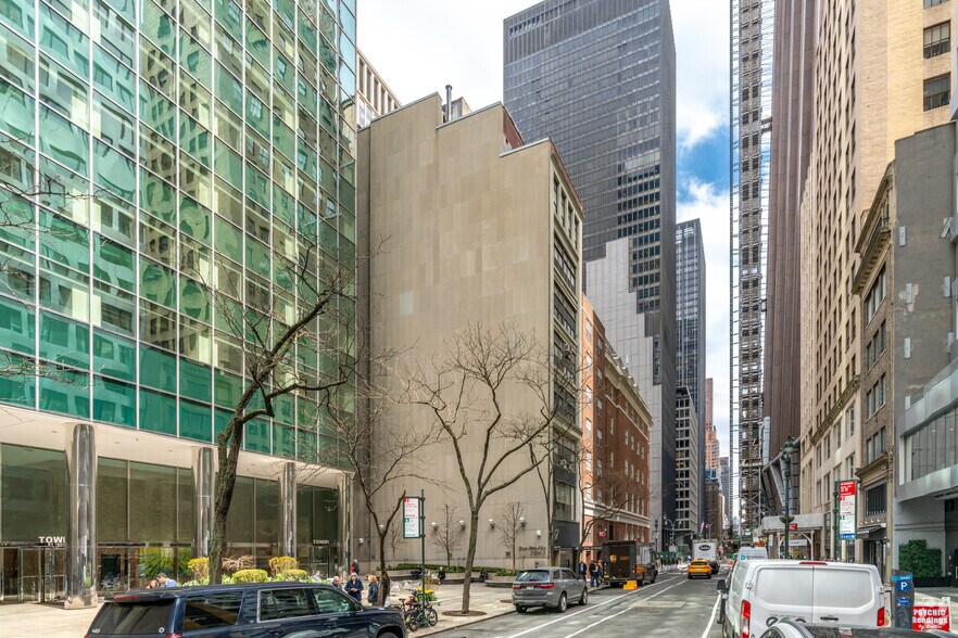 17 E 48th St, New York, NY à vendre - Photo du bâtiment - Image 3 de 5