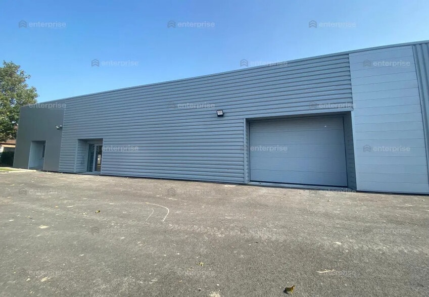 Flex in Douai for lease - Building Photo - Image 3 of 5