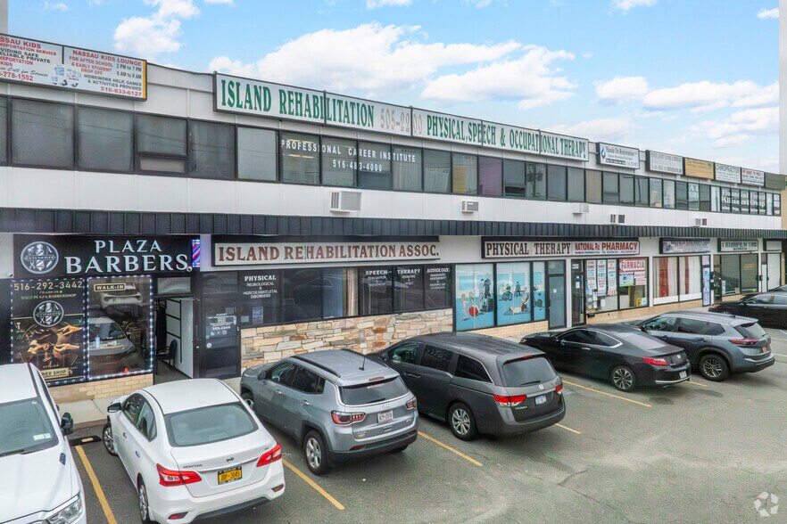 300 Hempstead Tpke, West Hempstead, NY à louer - Photo du bâtiment - Image 3 de 5