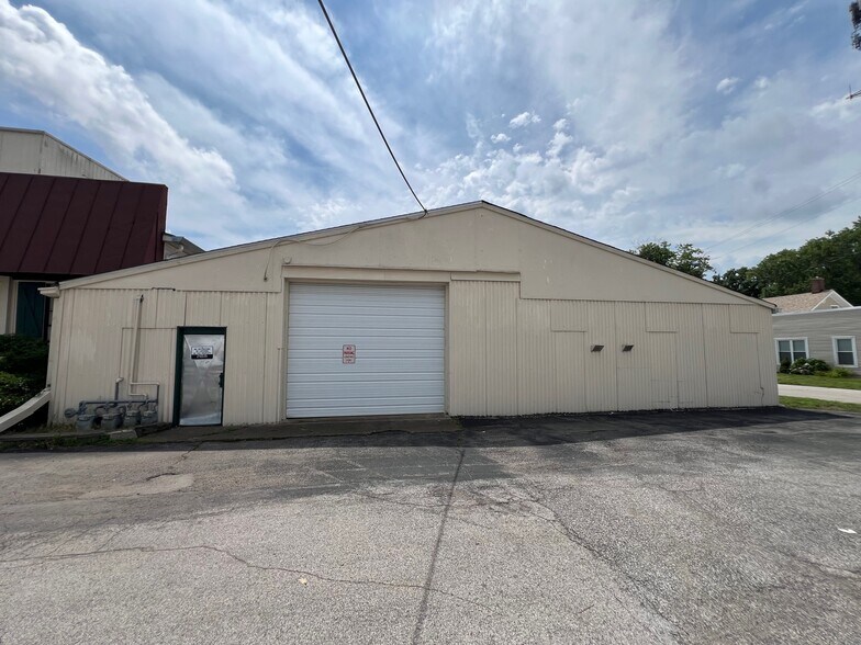 120-136 Iowa Ave, Belleville, IL à louer - Photo du bâtiment - Image 3 de 3