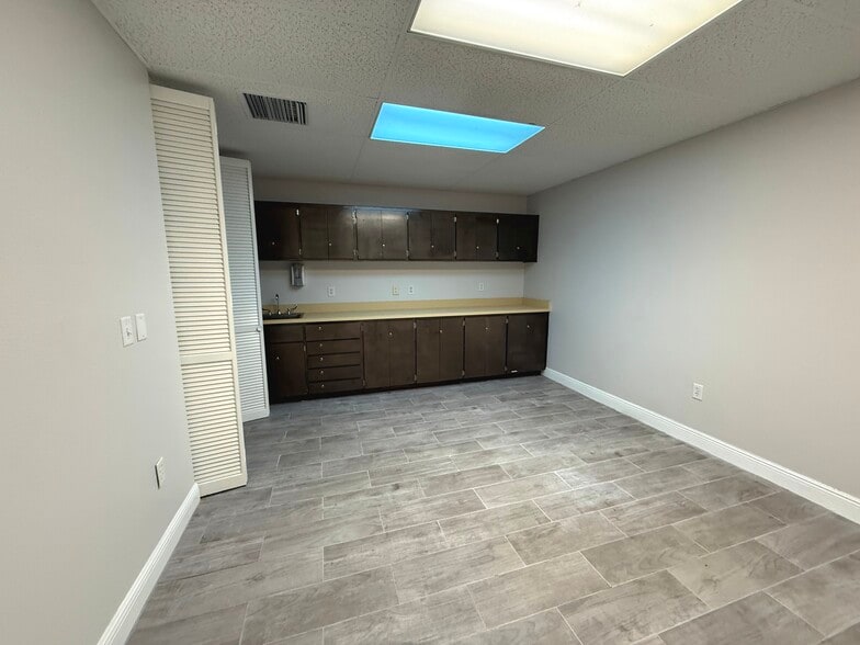 800 W Plymouth Ave, Deland, FL for lease - Interior Photo - Image 3 of 8
