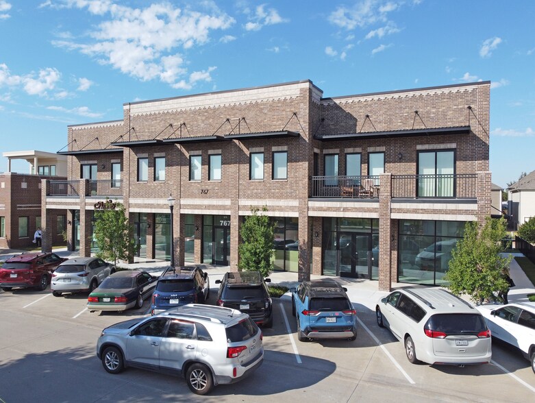 767 W Main St, Coppell, TX à vendre - Photo du bâtiment - Image 1 de 66