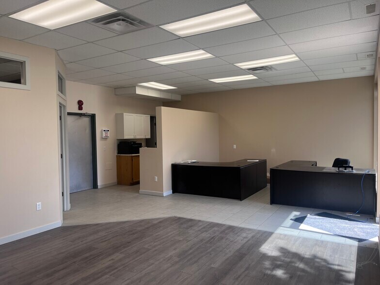 4904-4910 75 Av NW, Edmonton, AB for lease - Building Photo - Image 3 of 5